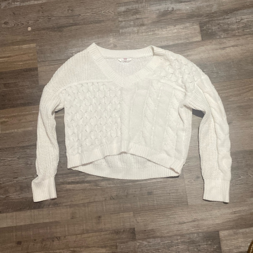 Woman's Large white cropped sweater